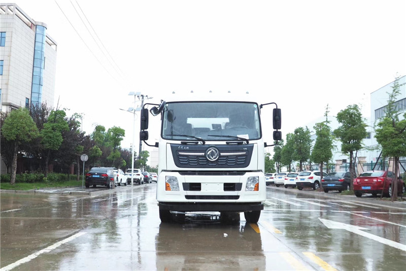 東風天龍后八輪20噸噴霧車，國六綠化噴灑車